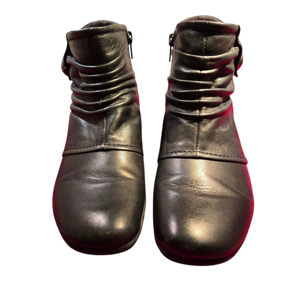 Earth Origins Mallory Black Leather Ruched Ankle Boots Leather Women size 5.5M - Picture 1 of 15